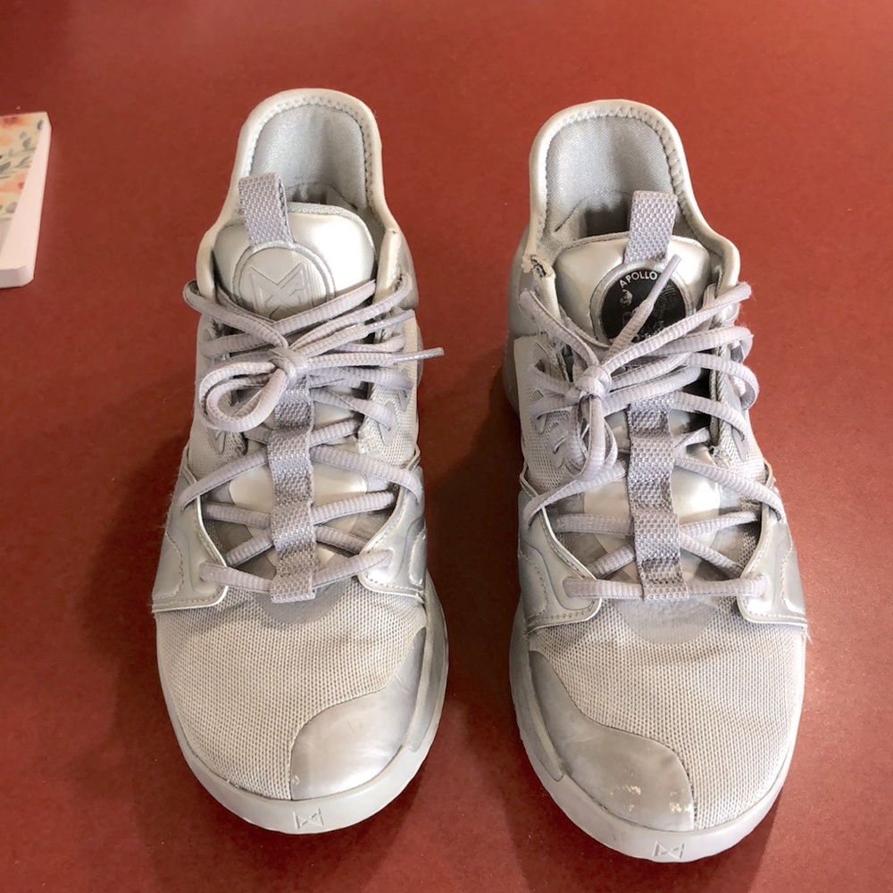 Basketball shoes